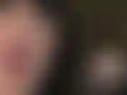 Maîtresse vivian taquine la chienne accro à la bite avec l'une de ses grosses bites, la branlant directement dans ta bouche pendant que tu me regardes profondément dans les yeux.