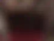 Je lubrifie mon énorme bite blanche pour toi... Je caresse avec les mains expertes de ma maîtresse. Je sais que tu peux sentir mon contact. À quel point veux-tu cette bite...?