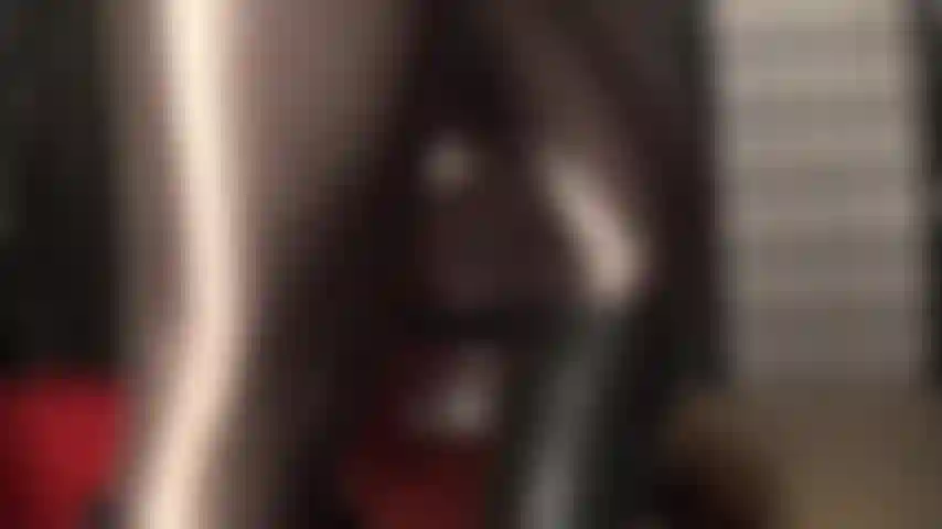 Les collants en spandex leohex marron métallisé brillant vont parfaitement bien avec une bite charnue à adorer.