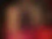 Les amoureux des jambes apprécieront mes longues jambes fines dans des collants transparents et brillants nude et des escarpins sexy.