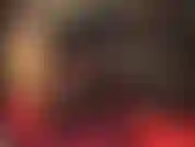 Cumboy adore vénérer le cul et les jambes de sa maîtresse en jupes moulantes et collants. Les jambes croisées en position debout sont la vue préférée de cumboy, chargé de se branler avec le geste de la main de sa maîtresse.