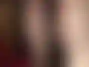 Je suis accro aux jambes de findom - la maîtresse vivian vous rend accro et vous caresse ses incroyables longues jambes vêtues de collants tout en exigeant que vous les caressiez et payiez... Je caresse et je paye... $$$.