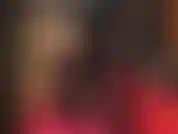 J'adore mon cul parfait et mes longues jambes dans une combinaison short et des bottes hautes, associées à des collants nude brillants.