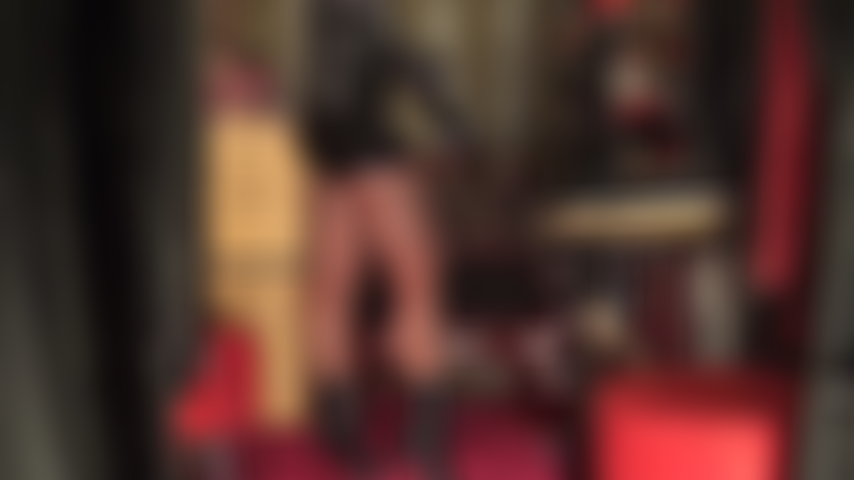 Des couches de latex noir brillant et de collants brillants et de collants résille.