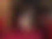 Des bas nylon et des chaussettes - des chaussettes extra moelleuses et douces sont portées sur des bas en dentelle noire.