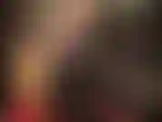 Tenue sexy en caoutchouc, collants et bottes hautes à plateforme.