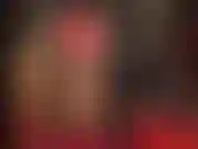 Pour mes amateurs de latex ! Une allumeuse fétichiste sexy en robe courte, bas en caoutchouc à coutures et talons hauts. Ma maîtresse fait briller cette tenue sexy en la lubrifiant partout, mmmmm.