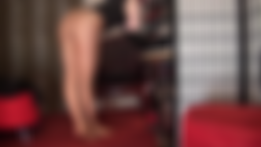 Folle de collants et de bas - maîtresse vivian vous rend faible et excité par les collants brillants et les bas en dentelle sexy.