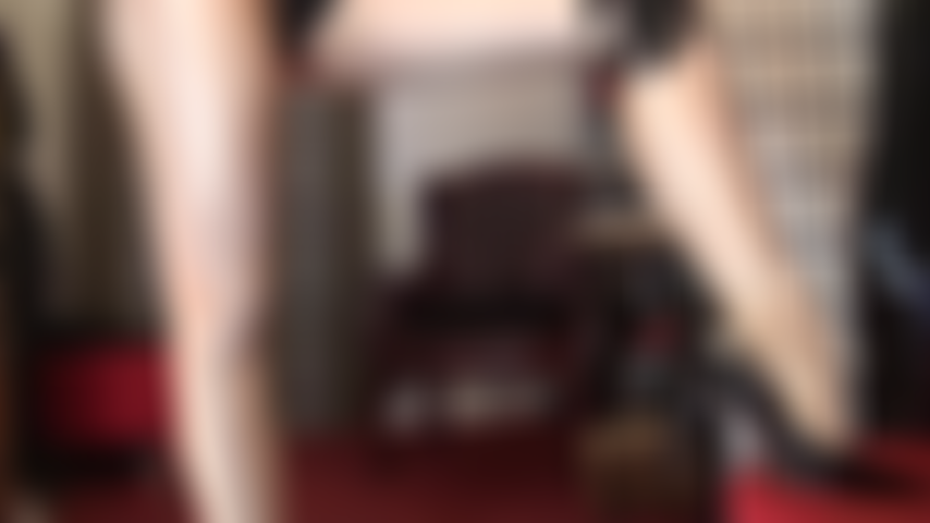 Voici une paire de collants nude super brillants que vous ne quitterez pas des yeux.