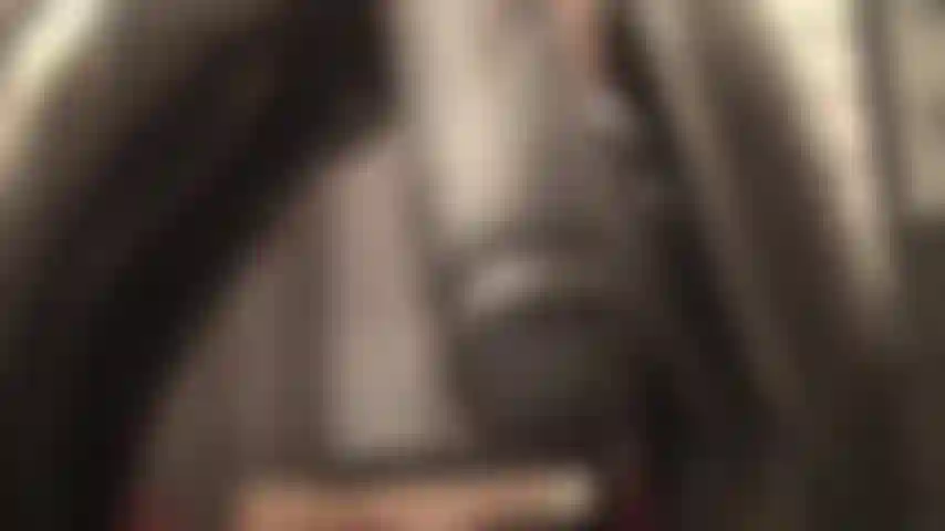 Une pute à strapon bbc dominée - la maîtresse vivian baise cette énorme bite noire juste entre tes énormes faux seins dans ta bouche, distribuant sa charge dans ta gorge.