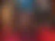 Une robe moulante en latex bleu, des bas sexy en dentelle à coutures et des talons bleus sexy assortis. Je bave devant mon cul en latex brillant et parfait et mes longues jambes.