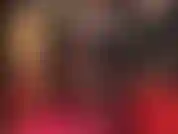 Une taquine sensuelle aux jambes, de longues jambes séduisantes dans des bas noirs transparents à coutures cubaines, des escarpins sexy pendants.