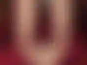 Tu aimerais sentir mes pieds nus enroulés autour de ta bite...