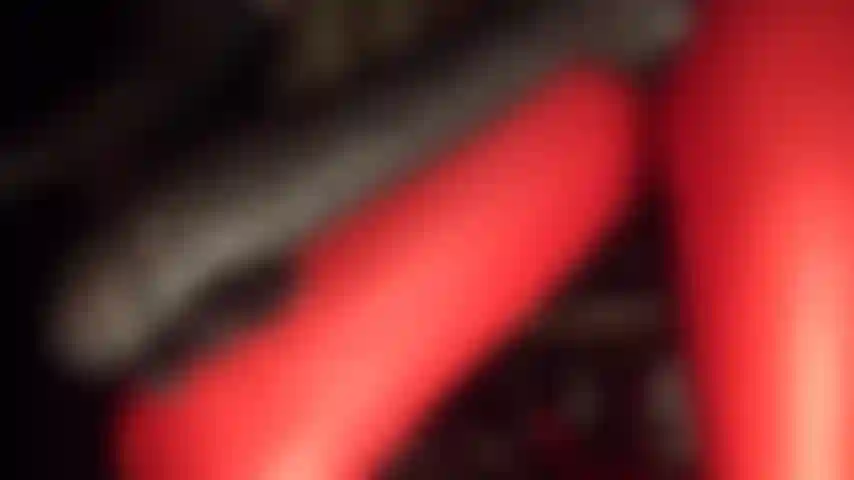 Tu veux une bite. Tu veux une grosse bite noire. Tu as envie de sentir une énorme bite noire t'étirer. Tu veux la sentir jouir dans ta gorge et dans ton cul de pute.