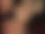 Renifle mes collants brillants, longe mes orteils et inspire profondément. Utilise ton nez et aspire toute cette odeur enivrante de mes nylons.