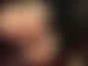 Pieds et cul en collants nude brillants - c'est un clip rare avec des ongles de pieds peints.