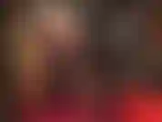 Oh là là ! Cette paire de collants gris sexy est si transparente qu'elle ne laisse pratiquement aucune place à l'imagination... Maîtresse fait couler votre bite d'esclave en regardant ces jambes, et mmmm une culotte nude en dessous...