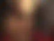 J'adore les collants et je domine par le gode ceinture. J'adore mes jambes et mon cul dans ces collants noirs et soyeux tandis que je caresse ma grosse bite noire.