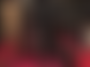 Amatrice de nylon, celle-ci est pour vous. Les pieds, les jambes, les semelles et les fesses parfaits de ma maîtresse réunis dans ce collant marron foncé brillant et sexy.