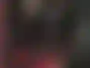 Fétichiste du pvc. Maîtresse vêtue de vinyle brillant. Vénérez mon cul et mes jambes dans ce pantalon moulant et brillant et ces bottes hautes. Mes gants sont parfaits pour taquiner votre bite d'esclave aussi.