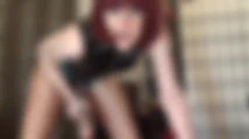 Je me fais niquer brutalement avec d'énormes godes - j'endure un ancrage brutal par 2 des plus gros godes-ceintures de la maîtresse vivian.