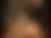 Des bas nude brillants et sexy superposés à des collants noirs. Tu aimerais glisser ta bite entre ces couches soyeuses, caressée par les mains de ta maîtresse…