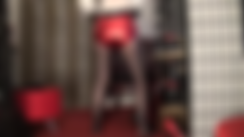 Ta bite palpite pour ces shorts et culottes métalliques brillants et sexy en rouge, argent, or et noir.