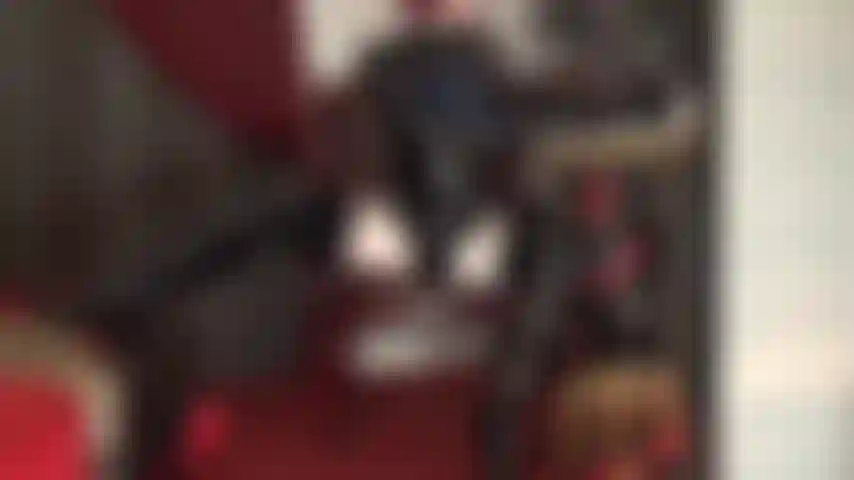 Ces courbes fétichistes vous rendent faible et excité. Maîtresse vous rend si faible avec ses courbes en collants blancs brillants en spandex leohex et son body en pvc brillant avec de longues bottes. Maîtresse enroule ses gants de cuir autour de ta bite palpitante. Il faut la traire jusqu'à ce qu'elle soit sèche.