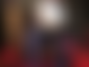 Des jambes dans des collants bleus chauds - caresse-les pour mes jambes et mes pieds, esclave. Du lait qui éjacule partout sur mes talons.