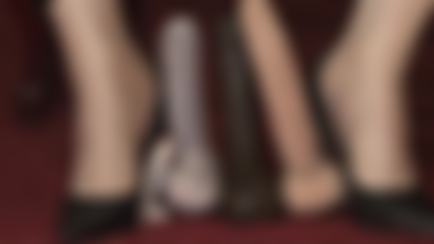 Des bites en masse - ton devoir en tant que petite mauviette à bite à mes pieds est de faire plaisir à toutes les grosses bites que j'aligne devant toi pendant que ton bouton pathétique est habillé d'un joli nœud pour être plus attrayant pour ces mecs.