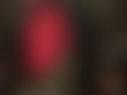 Fétichiste des collants, pieds et énorme gode ceinture noir - la maîtresse superpose un collant vert foncé, taquine avec ses beaux pieds en nylon et caresse une énorme bbc.