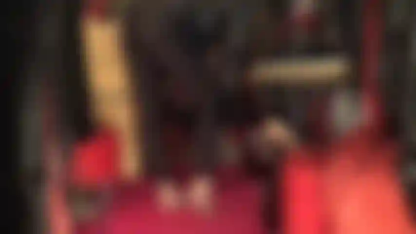 Leggings et collants en lycra spandex noir (pas de chaussures).