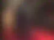 Je porte une combinaison en nylon opaque, un corset et des bottines. Une combinaison en nylon sexy à ne pas manquer. Je vénère les courbes parfaites d'une maîtresse.