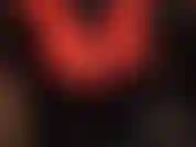 Une combinaison moulante en latex doit être brillante.