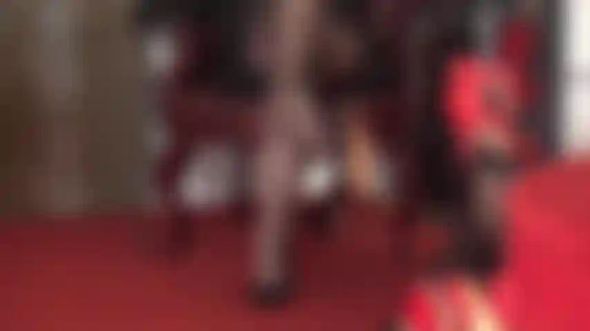 L'animal de compagnie de la maîtresse utilisé à ses pieds - la sensation de son fouet et de ses pieds et talons majestueux partout sur vous, taquinant, torturant tout votre corps... Il n'y a rien que vous désiriez plus.