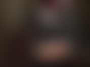 Des gants en latex noir brillants et chauds vous taquinent - vous donneriez n'importe quoi pour sentir ces gants en caoutchouc glissants sur tout votre corps...