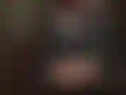 Des gants en latex noir brillants et chauds vous taquinent - vous donneriez n'importe quoi pour sentir ces gants en caoutchouc glissants sur tout votre corps...