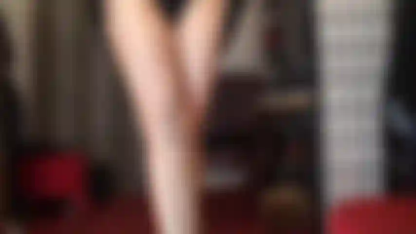 Des jambes qui vous font aller mmmmm - les jambes de collants dorés les plus soyeuses et les plus brillantes vous font devenir juste une autre marionnette pour maîtresse vivian.