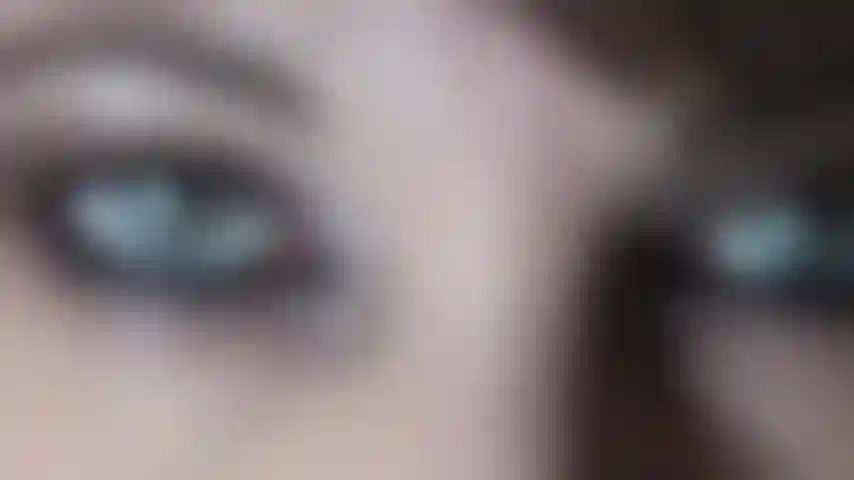 Bois ma salive et sens mon cul.