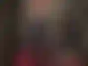 Votre maîtresse fétichiste en combinaison en vinyle noir brillant a une énorme bbc pour vous.