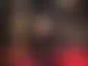 Branlette en cuir et fourrure - grandes cuissardes en cuir, mini-jupe en cuir et un long manteau de fourrure douce.