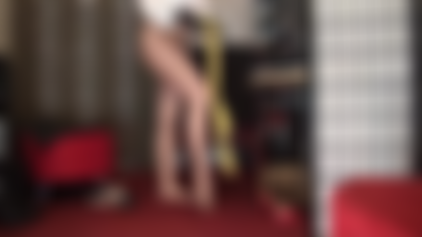 Ma maîtresse est bien membrée et possède jusqu'à quatre grosses bites noires en bas nylon jaune, tandis que ton petit clitoris est surexcité. Je suis dominatrice avec des godes ceintures, je suis fétichiste des collants et des collants.