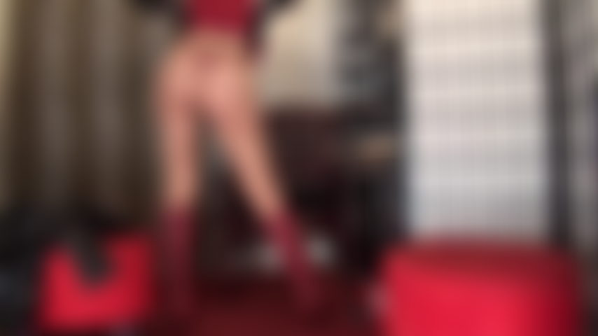 J'adore mes fesses rondes et parfaites en collants beiges et nues en string rouge. Avec un gros plan extrême de mes courbes en sous-vêtements étriqués – un spectacle qui vous fera saliver.