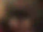 Maîtresse vivian ouvre ton sale cul de chienne avec de longs gants en caoutchouc brillants et sa grosse bite noire. Assieds-toi sur mon poing et ma bite !