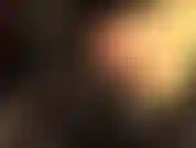 Mmm des gants en cuir... Maîtresse habillée de cuir intégral avec un chapeau touche et taquine avec des gants en cuir de près.