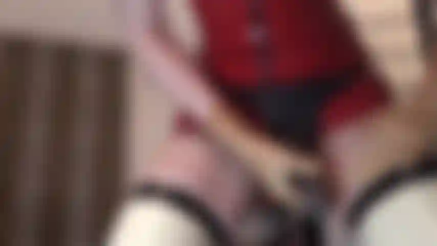 Maîtresse lubrifie sa bbc et la caresse fort, la trayant dans ta bouche.