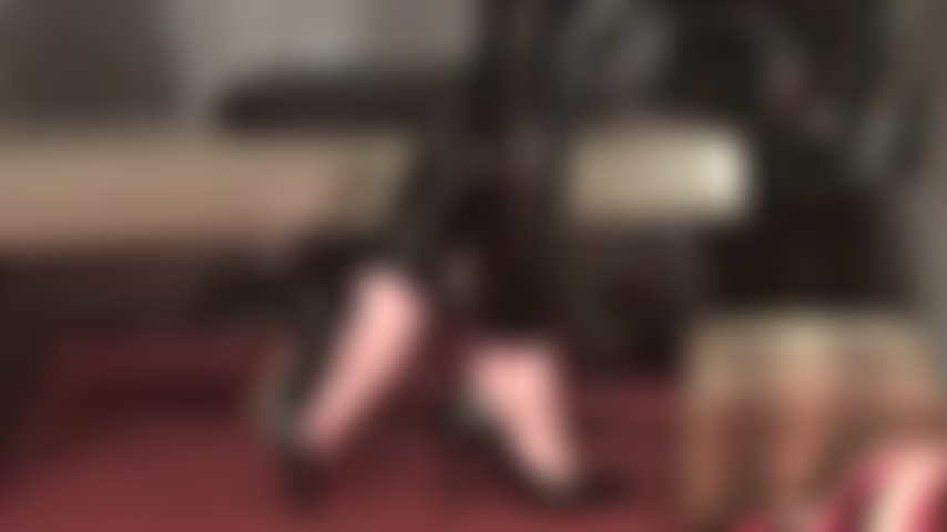 Pour les footboys et les amoureux des talons... Fétichiste des pieds, trempage des chaussures, saut du talon, pieds nus, leggings en pvc.