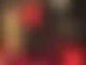 Une déesse blonde vous permet d'adorer son cul dans un legging rouge moulant et un body string en pvc, baise votre bouche avec des gants en pvc et votre chatte avec un gode ceinture noir de taille énorme.