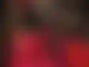 Facesitting, branlette - imaginez la maîtresse vivian accroupie sur votre visage dans ces leggings rouges extra serrés et ces bottes à plateforme tout en trayant votre bite.