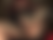 Séduction hypnotique pour devenir ma salope de bite - la maîtresse met du rouge à lèvres rouge pour vous séduire avec son sourire sexy, ses lèvres brillantes et ses yeux perçants pour sucer une bite pour la première fois...